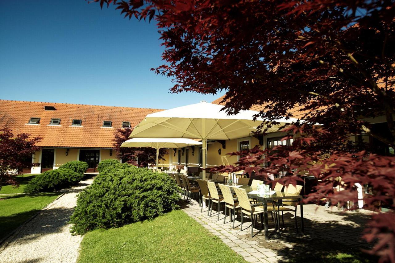 Gaestehaus Golf Club Gut Murstaetten Lebring Ngoại thất bức ảnh